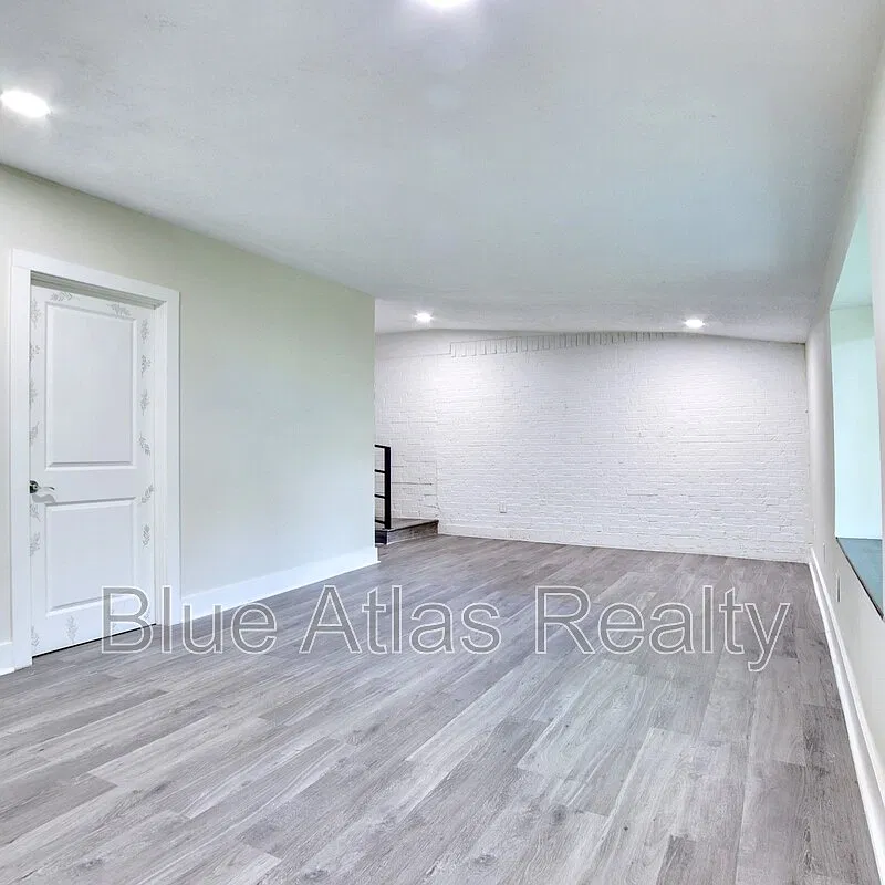 3 bed, 3.0 bath, 2346 sqft, $2,695 — Photo 3
