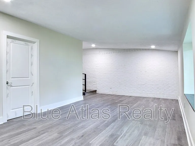 5708 Flamingo Ct — Photo 3