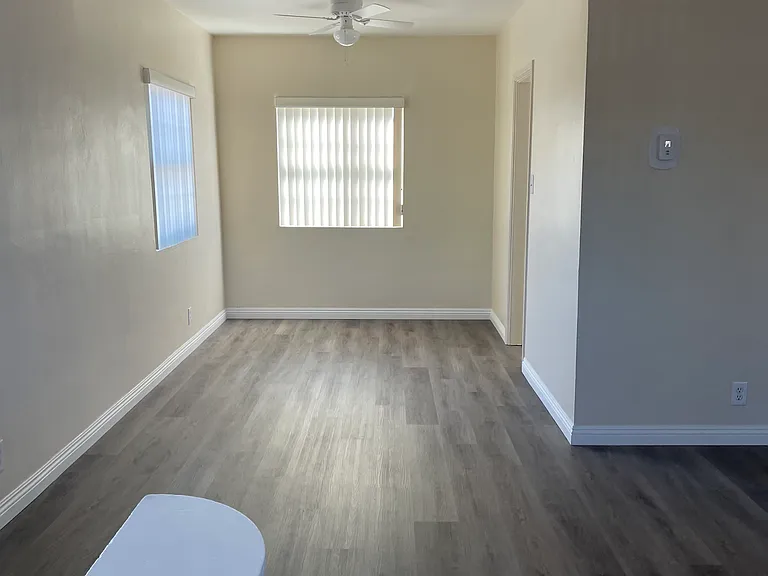 1521 1/2 N Hollywood Way #1521-1/2 — Photo 9