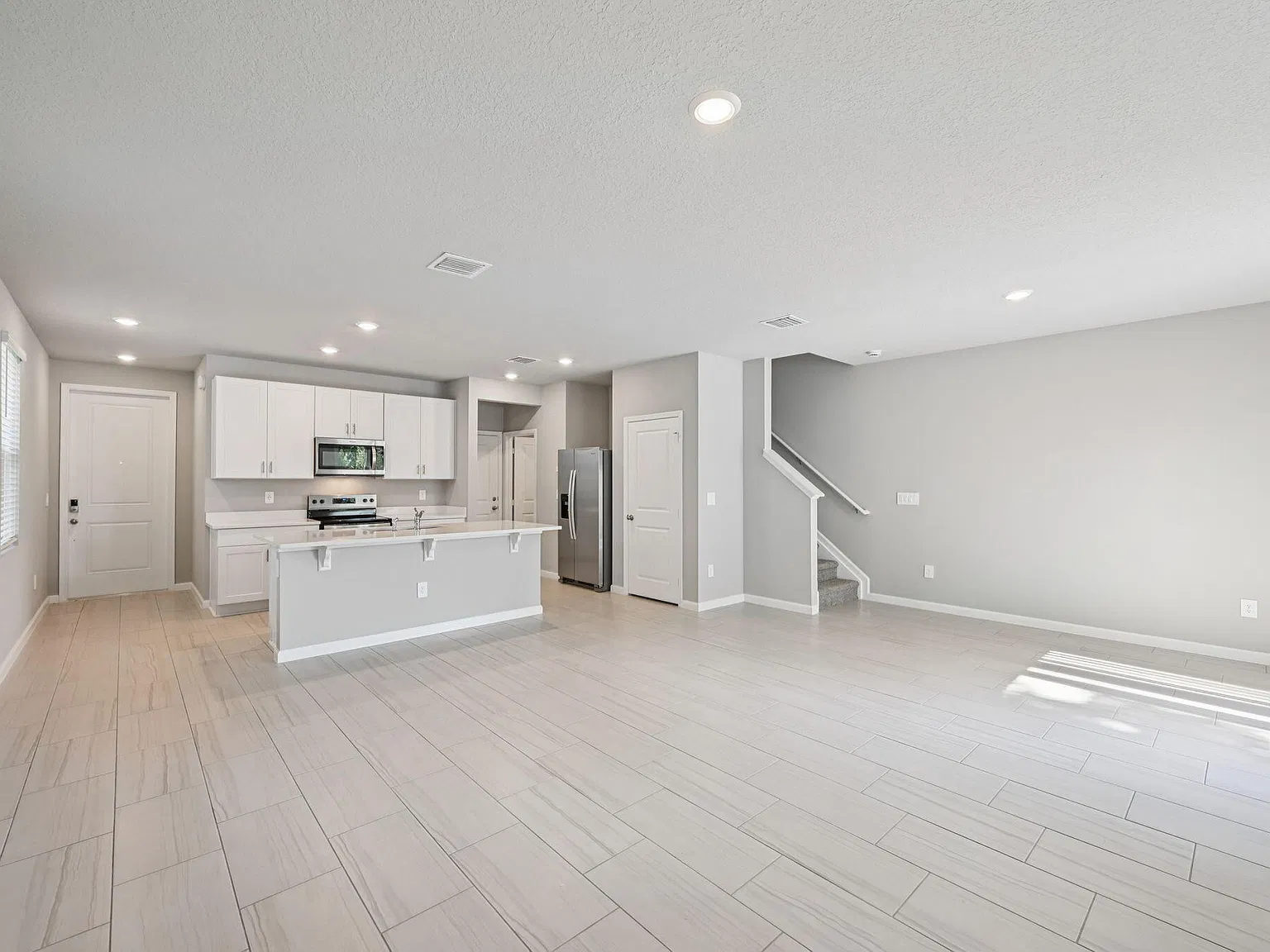 3 bed, 2.5 bath, 1808 sqft, $2,600 — Photo 2