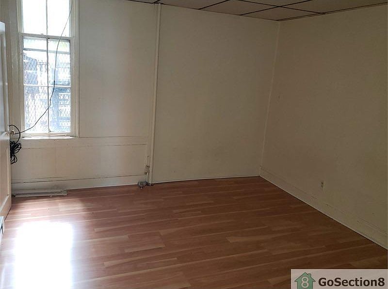 2nd image of 121 W Saratoga St #3F