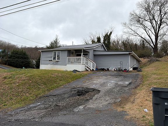 2nd image of 1396 Ridgecrest Ave