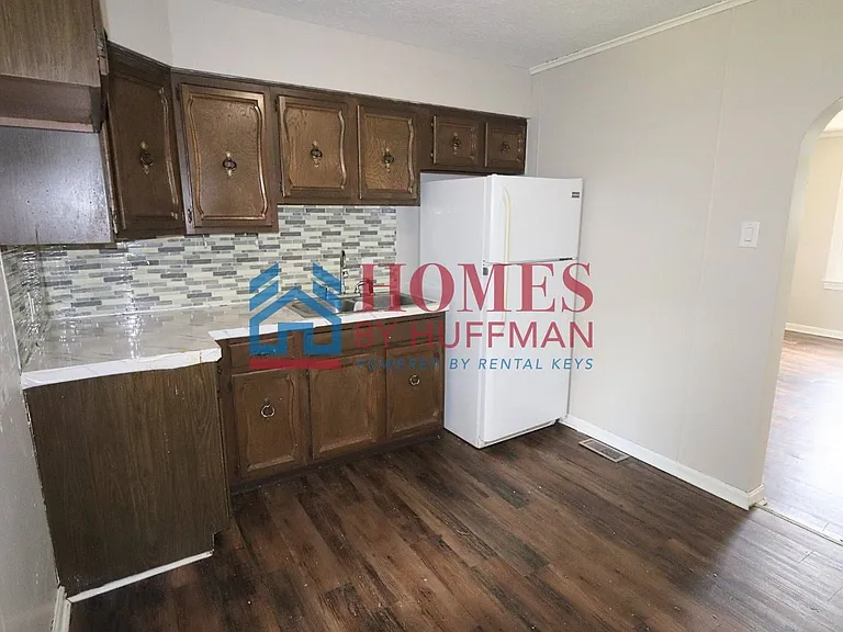 1525 Monroe Ave — Photo 6