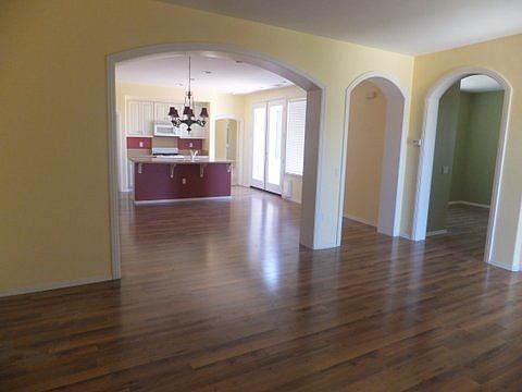 5th image of 262 Lakewood Ln