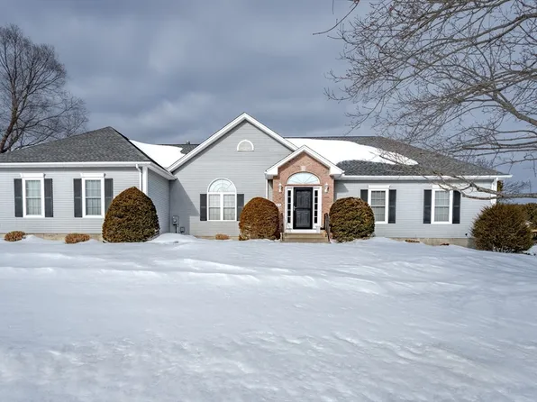 61 Plantation Cir, Westfield, MA 01085