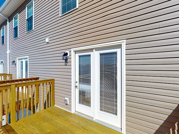 3rd image of 537 Claire Pl