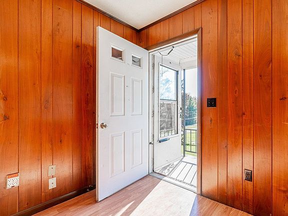 3rd image of 8611 Clarence Dr