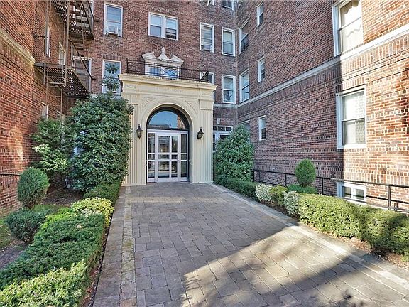 2nd image of 763 Ocean Pkwy APT 6J
