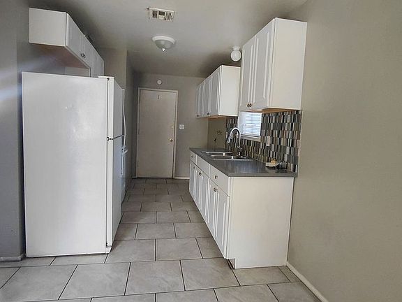 5th image of 111 Greenbriar Townhouse Way