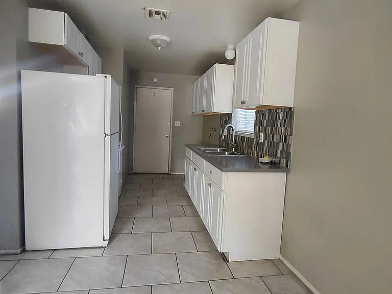111 Greenbriar Townhouse Way — Photo 5
