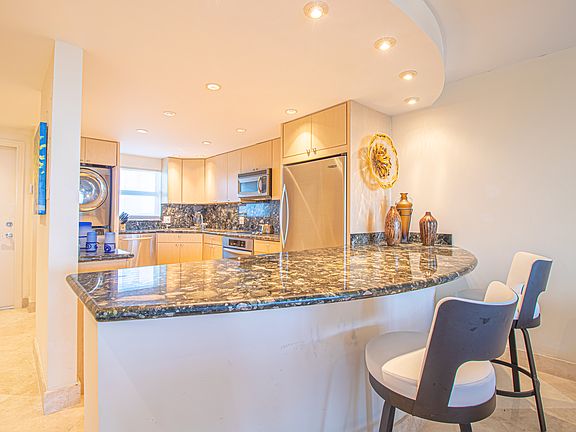5th image of 511 Bayshore Dr APT 803