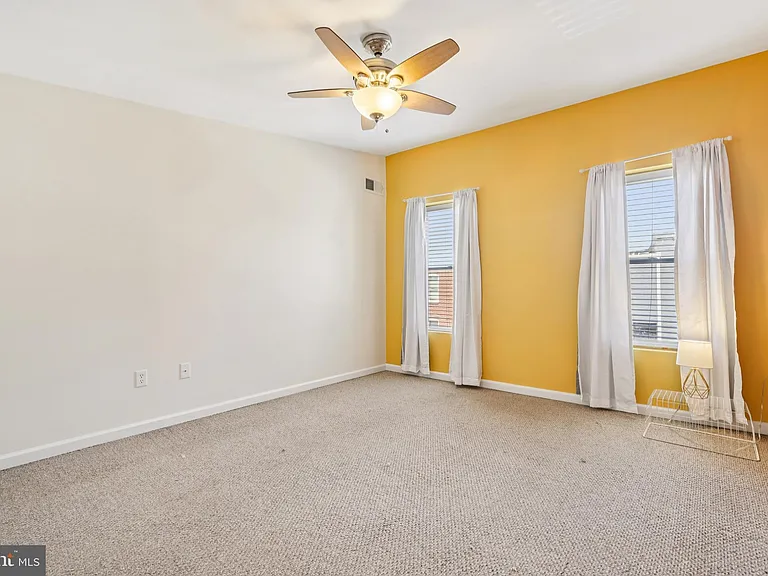 49 E Heath St — Photo 26
