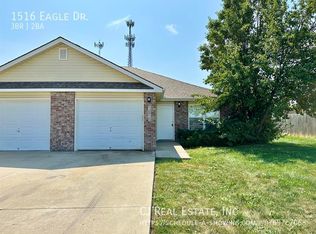 1516 Eagle Dr, Pleasant Hill, MO 64080