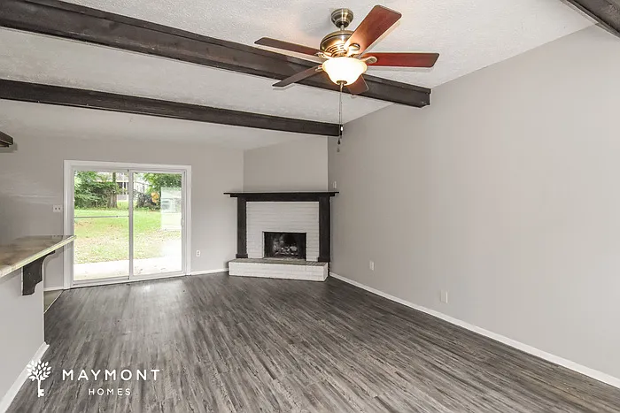 232 Pinewood Dr — Photo 3
