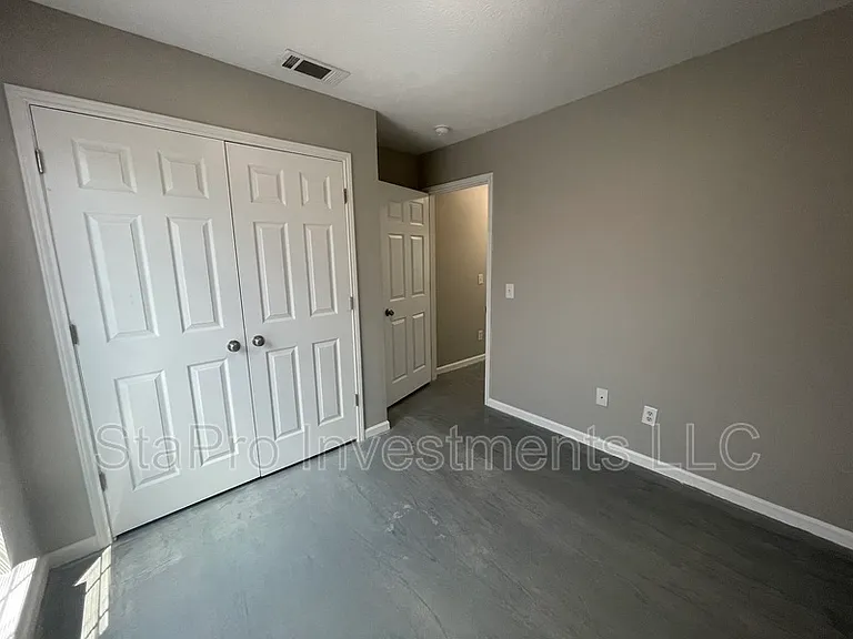 125 Village Pl — Photo 8