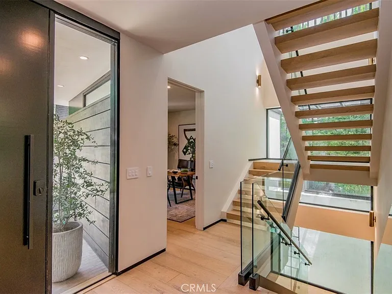 9018 Dorrington Ave — Photo 22