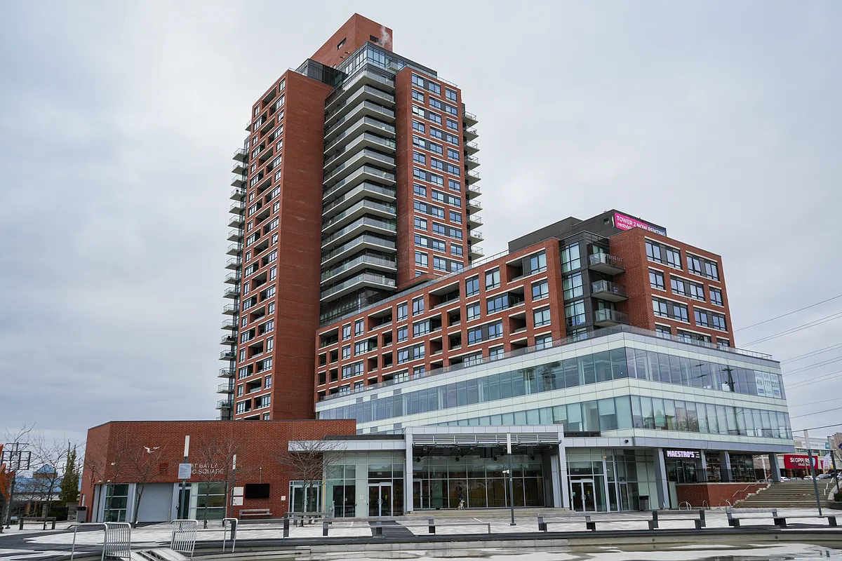 Building Photo - 73 Bayly St W