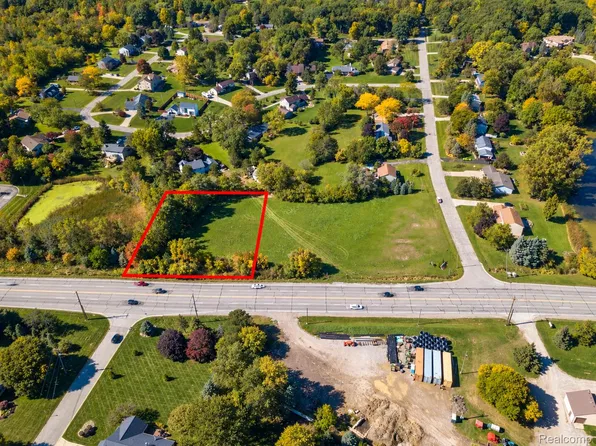 1 S Saginaw St, Grand Blanc, MI 48439