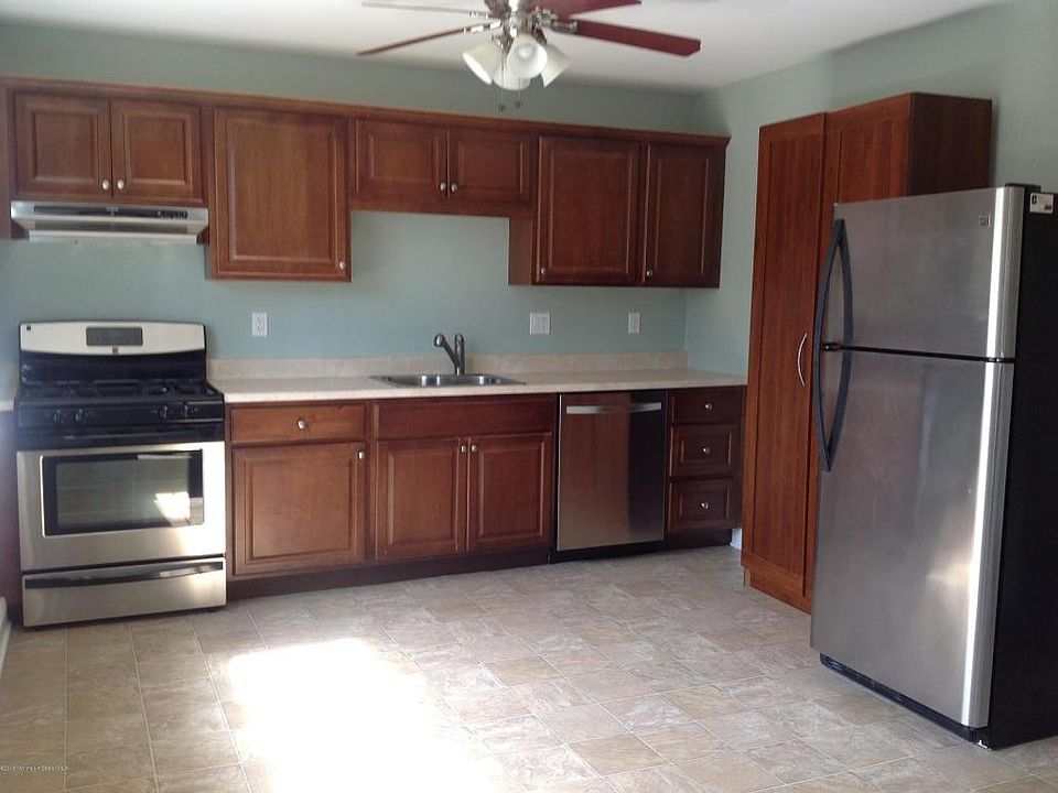 1st image of 470 Rena Ct