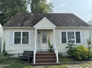 7 Charles St, Hudson, NY 12534