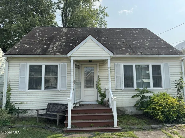 7 Charles Street, Greenport, NY 12534