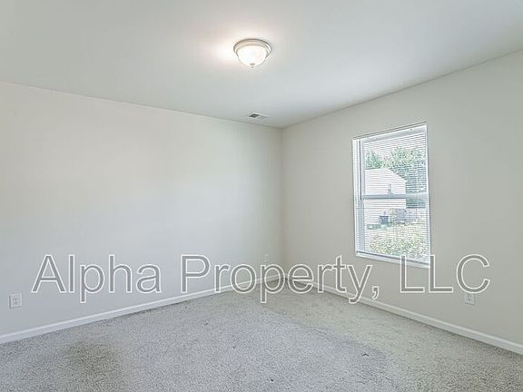 4th image of 304 Long Grove Ln