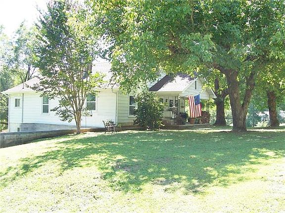 2nd image of 312 Knoll Pl