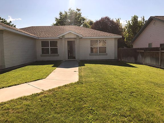 2nd image of 207 Cedar Park Cir
