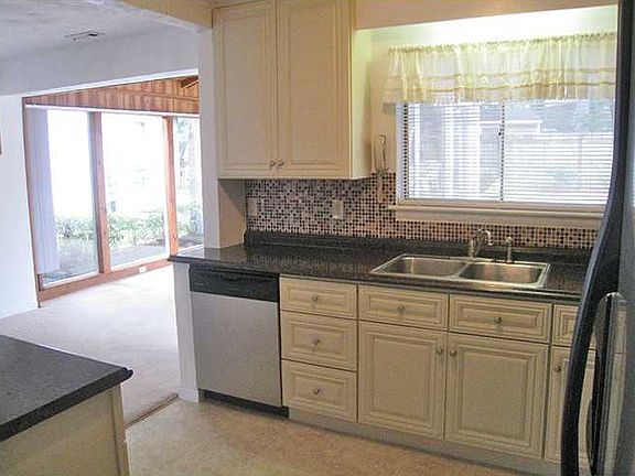 5th image of 120 Bow Ct