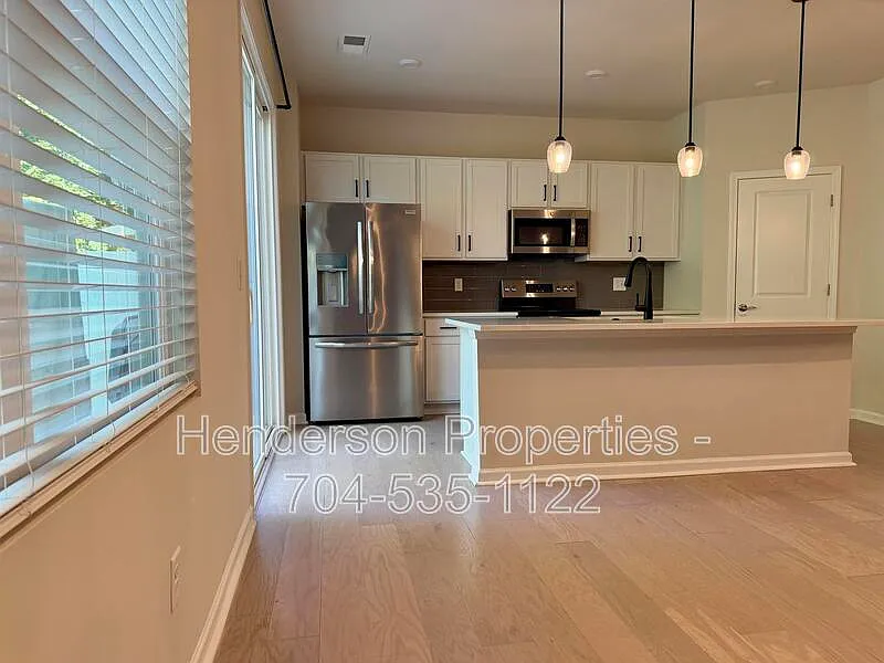 2 bed, 2.5 bath, 1594 sqft, $1,950 — Photo 4