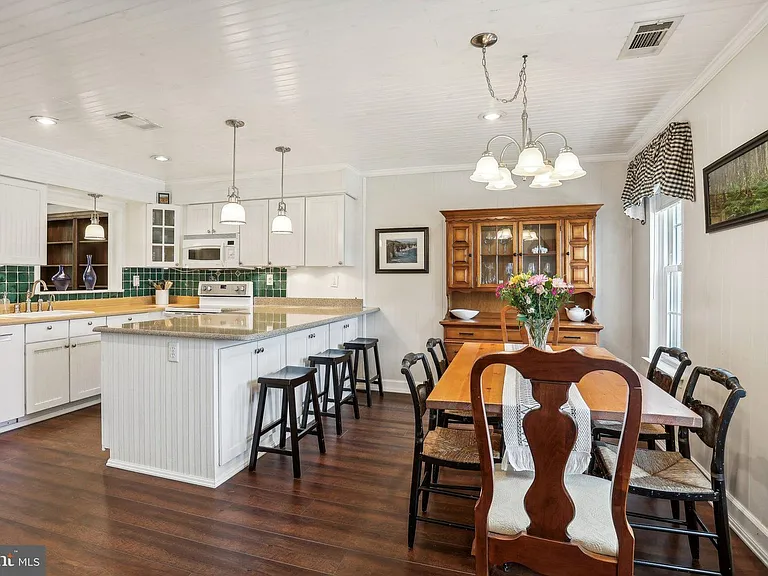 323 Penwyllt Ct — Photo 3