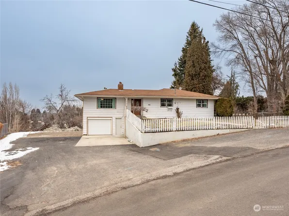 1753 Gary Street NE, East Wenatchee, WA 98802