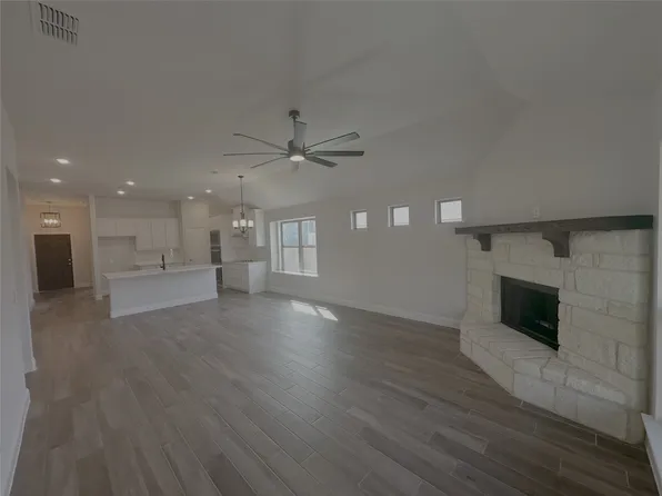 608 Kyle Dr, Tioga, TX 76271
