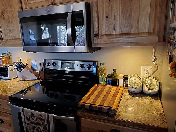 Under cabinet  lighting 
