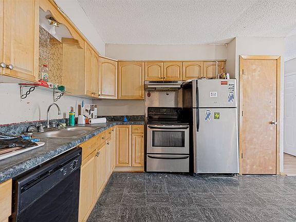 4th image of 404 Yellow Jacket Dr