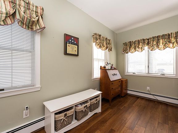5th image of 362 Burkhard Ave