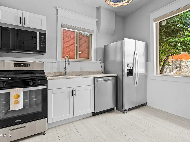 305 E River Ave — Photo 23