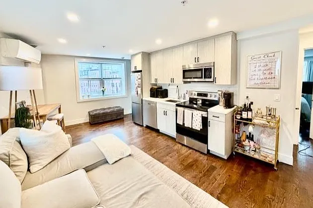 364 Hanover St #4 — Photo 5
