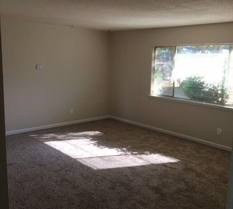 5th image of 1114 N valley Drive
