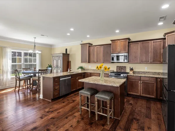 1904 Chestnut Oak Ln, Charleston, SC 29414