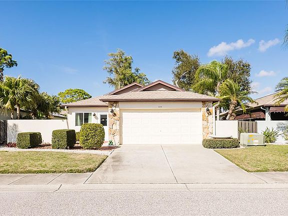 2nd image of 689 LINDEN DRIVE