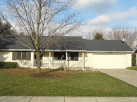 1st image of 900 McDiarmid Ln