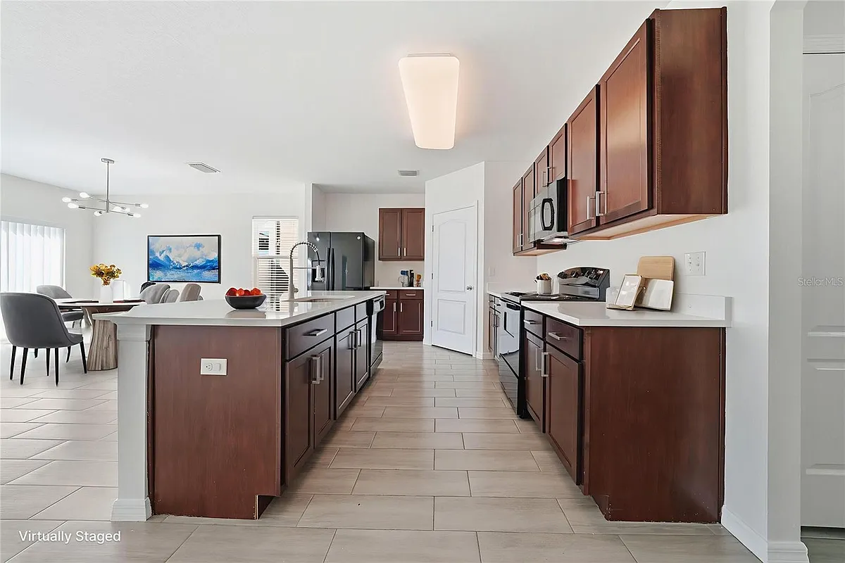 Building Photo - 547 Hartford Heights St