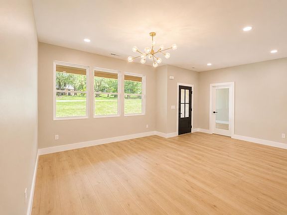 3rd image of 494 Skyline Dr