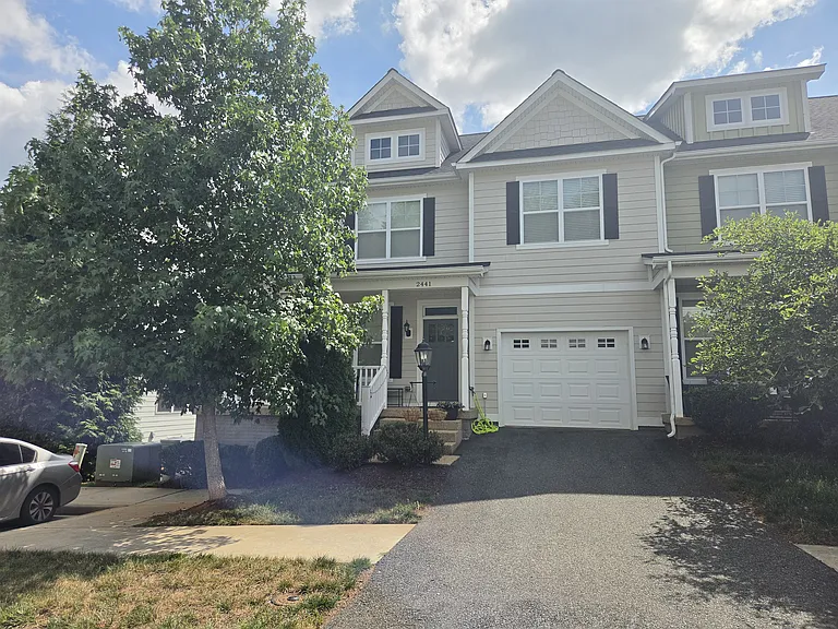 2441 Winthrop Dr — Photo 2