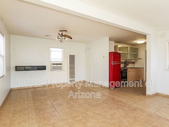 4th image of 912 E Montebello Ave