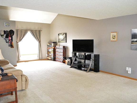2nd image of 1931 Creekview Dr