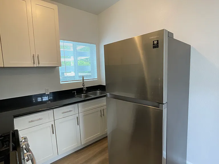 820 Athens Ave #C — Photo 4
