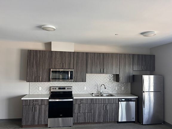 5th image of 636 1st St NW