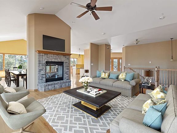 4th image of 525 Meadowlark Dr